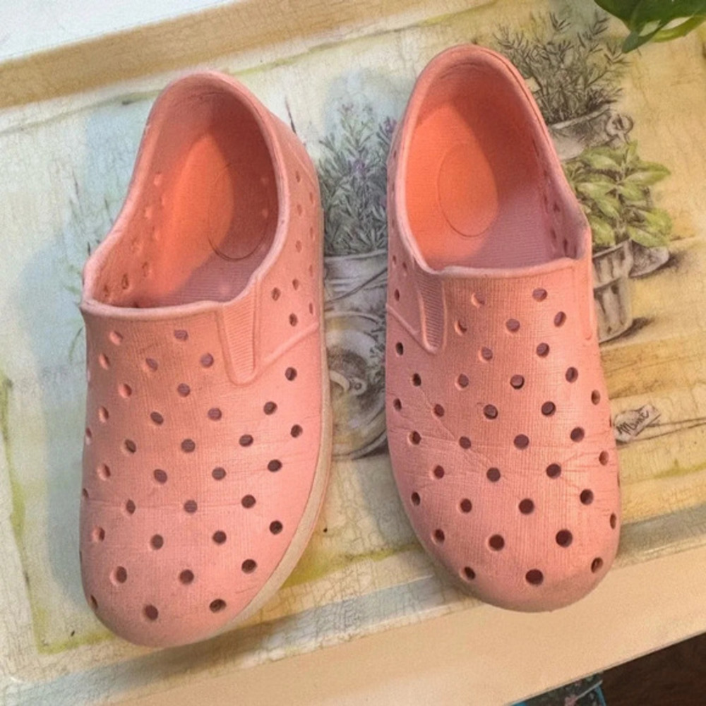 Cat and Jack Water shoes 9